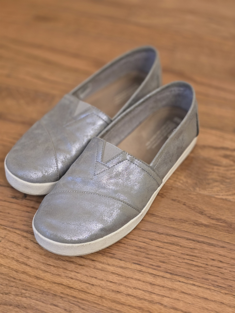 Toms Women's Metallic Silver Casual Slip-Ons Size 9.5